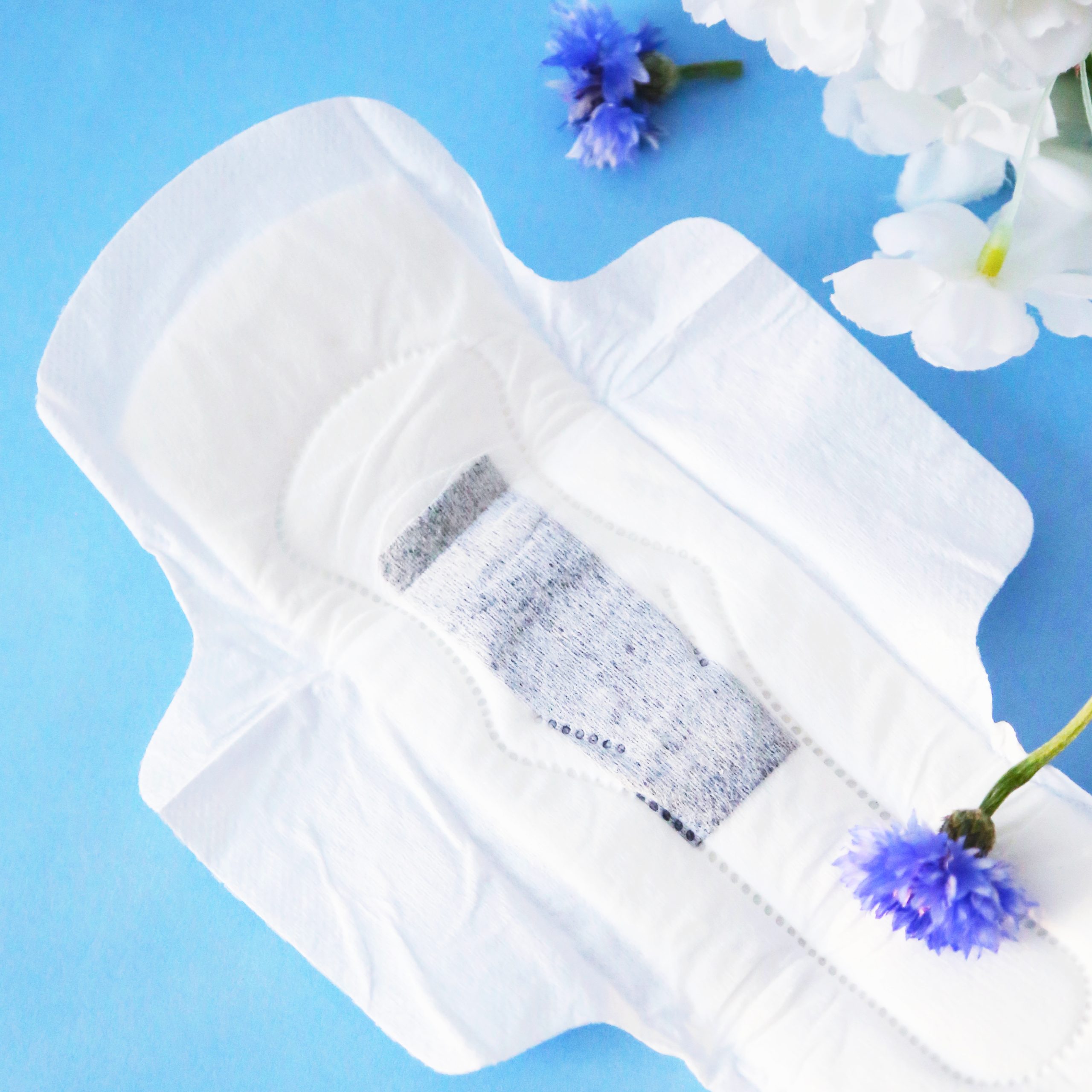 Женские хлопковые гигиенические прокладки INTILIA с бамбуковой угольной вставкой